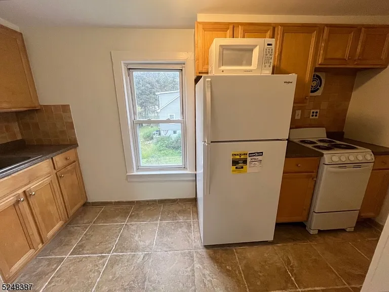 36 Linden Ave #B — Photo 7