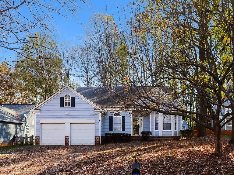 3606 Briarthorne Dr — Photo 1