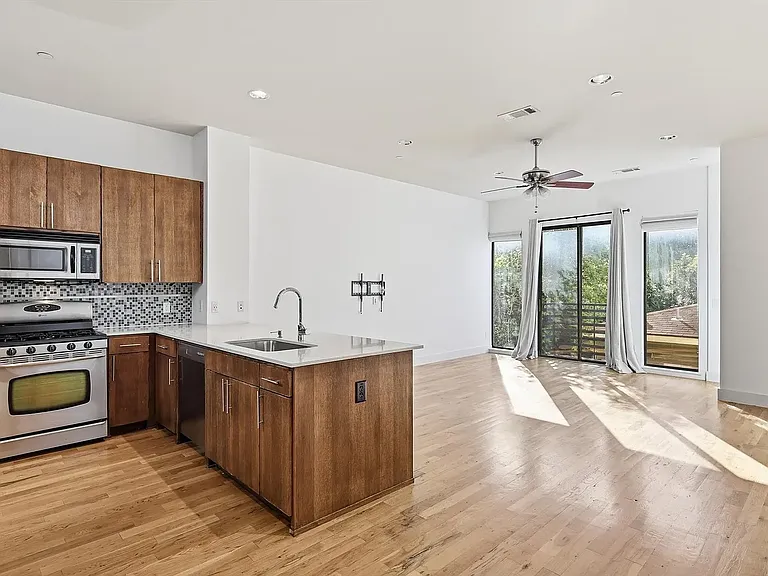 3930 Bowser Ave #10 — Photo 26