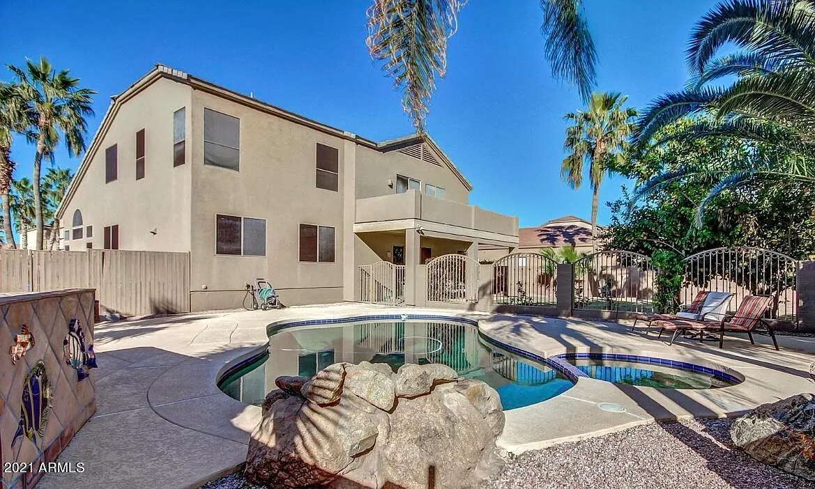 5 bed, 3.5 bath, 3744 sqft, $3,495 — Photo 3
