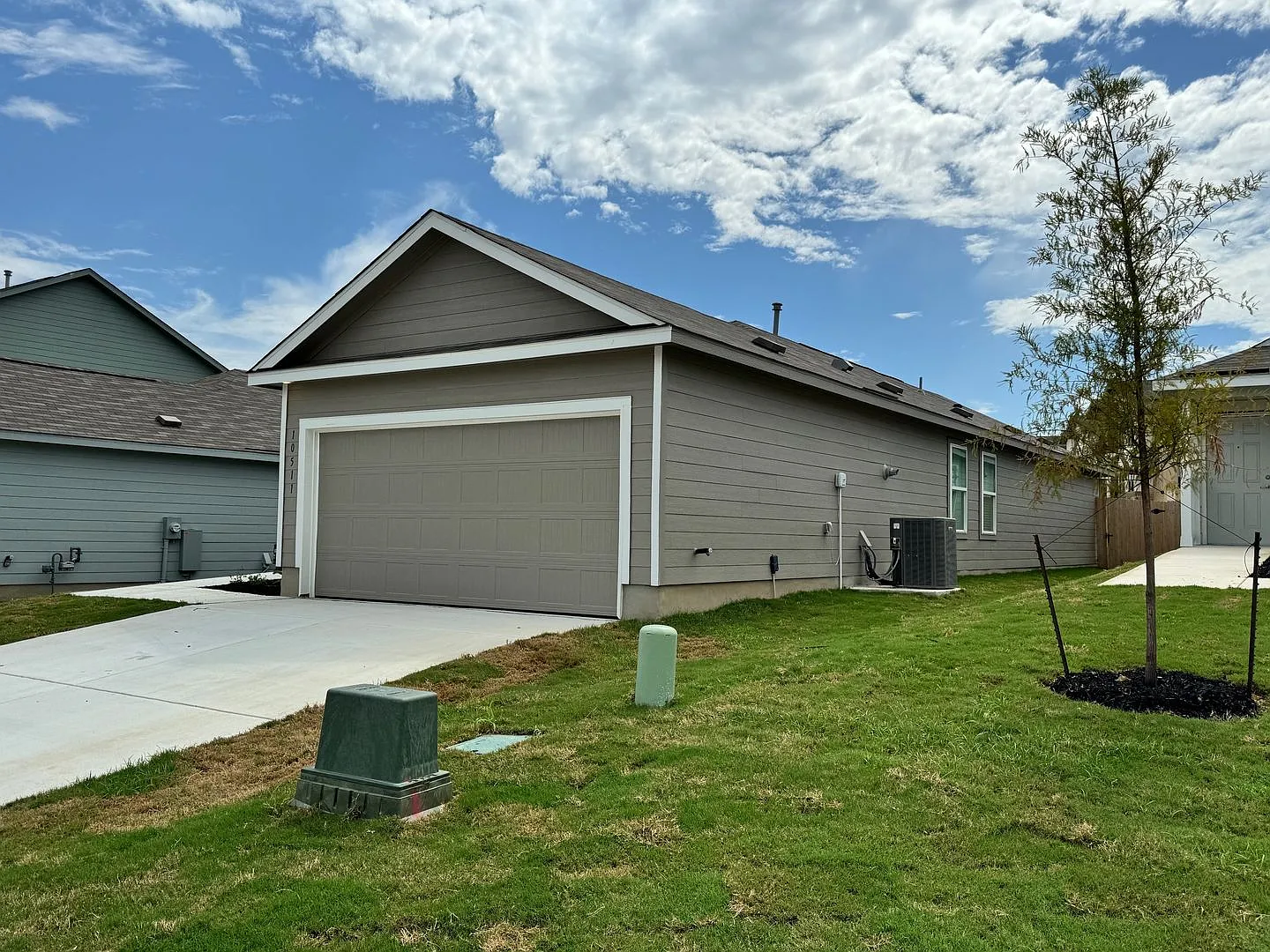 New & Modern 1 Story - 3 Bedroom 2 bath in New Vida Subdivision - South San Antonio — Photo 3