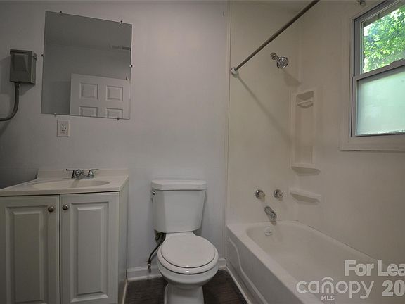 4th image of 1212 Essex Ave #3