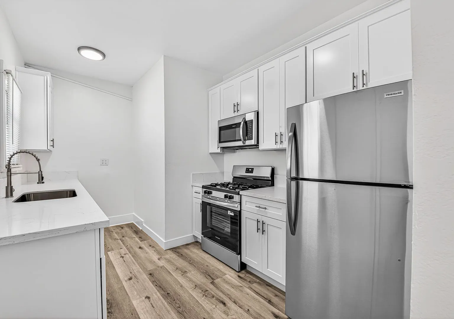 1045 E 4th Street — Photo 1