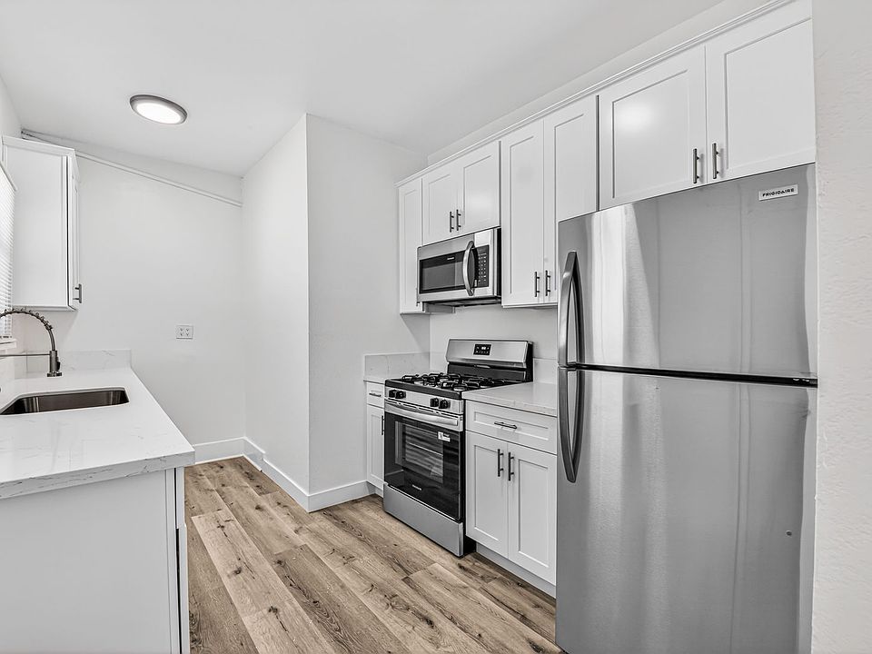 1st image of 1045 E 4th St APT 14