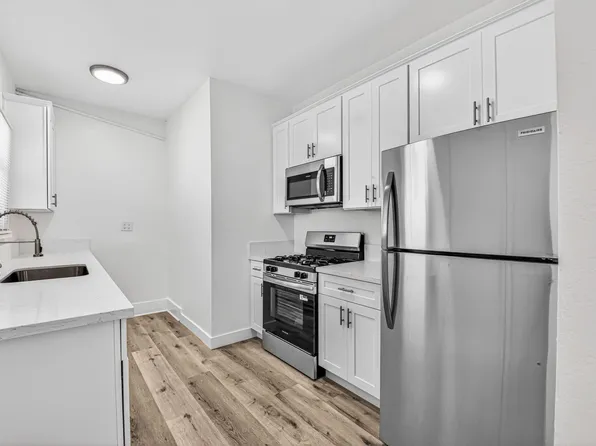 1045 E 4th Street