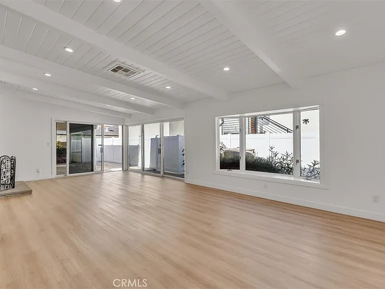 11528 Balboa Blvd — Photo 12
