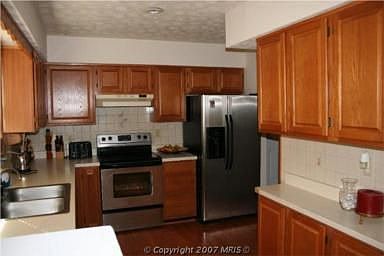 Kitchen-brand appliances, hardworrd floors