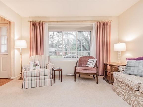 5th image of 1128 Darby Ln