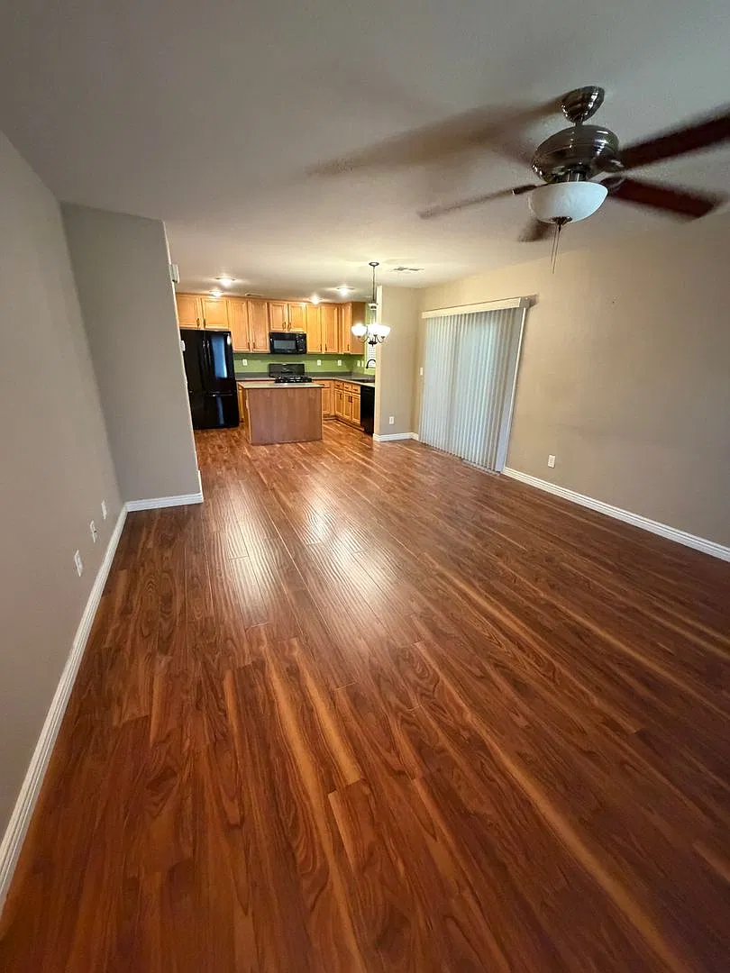 Americana Property Mgmt - Beautiful 3-Beds, 2 Story Home With Balcony & Backyard In Sw — Photo 3