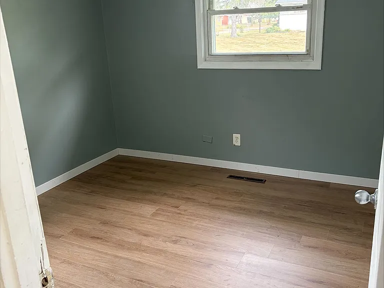 813 Chatham Dr — Photo 9