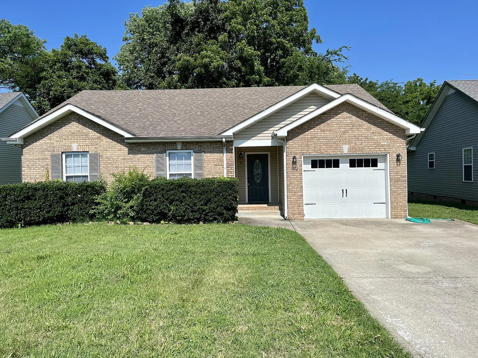 3 bed, 1296 sqft, $1,600 — Photo 1