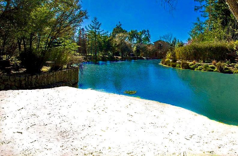 White Sand Beach, Pond