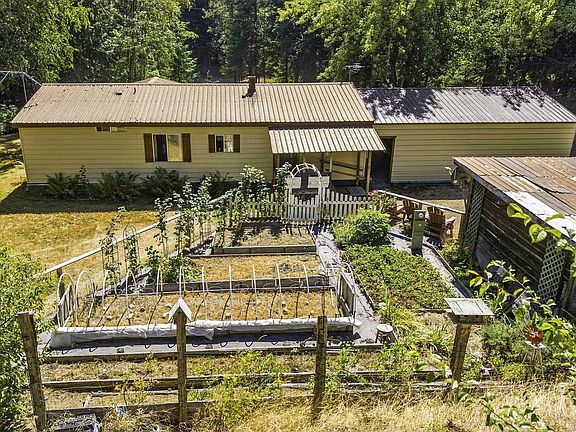 5th image of 3829 Upper Gold Creek Rd