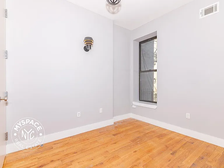 456 Madison St #1R — Photo 5