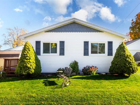114 Wells St, Houghton Lake Heights, MI 48630