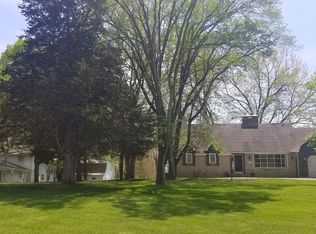 2691 S Shores Dr, Decatur, IL 62521