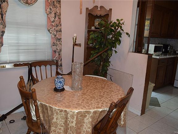 5th image of 2433 Fenton Ave