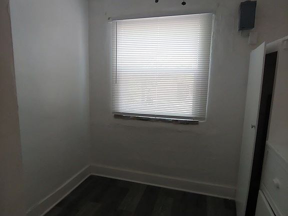 2nd image of 1521 1/2 Gold Ave SE