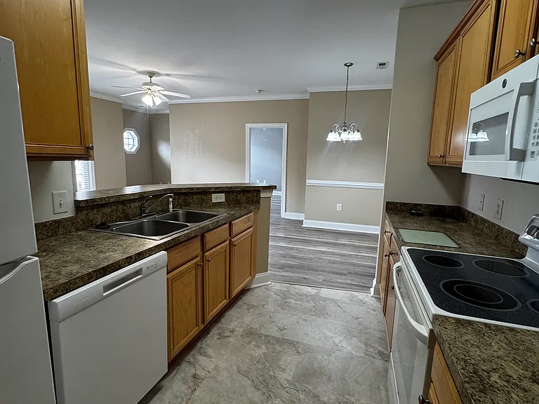 2037 Silvercrest Dr #B — Photo 6