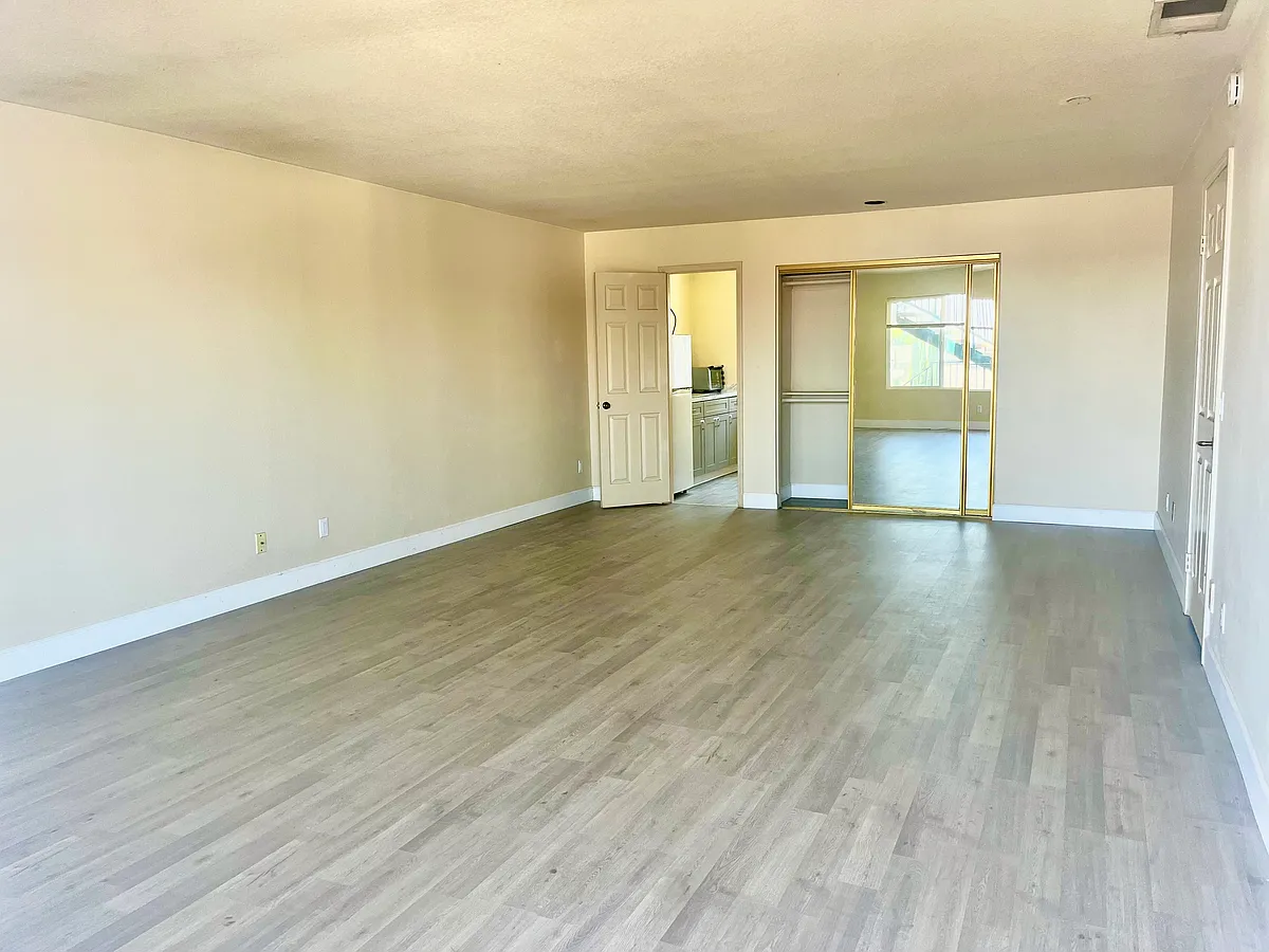 Building Photo - 5152 Dunbar Dr #C3
