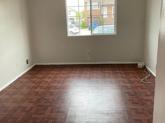 3rd image of 35 Macon Ave