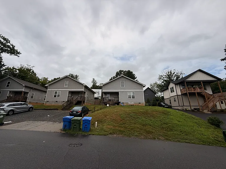 28 Buffalo St #B — Photo 15