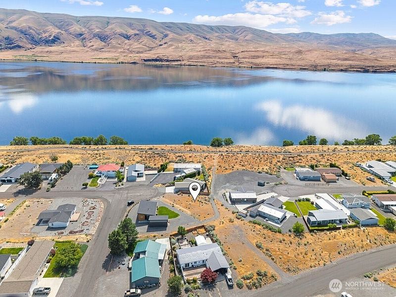 2nd image of 407 Island View SW