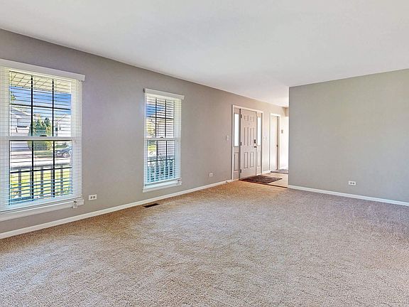 4th image of 2327 Cheshire Dr
