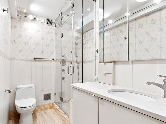 5th image of 215 E 80th St APT 14M