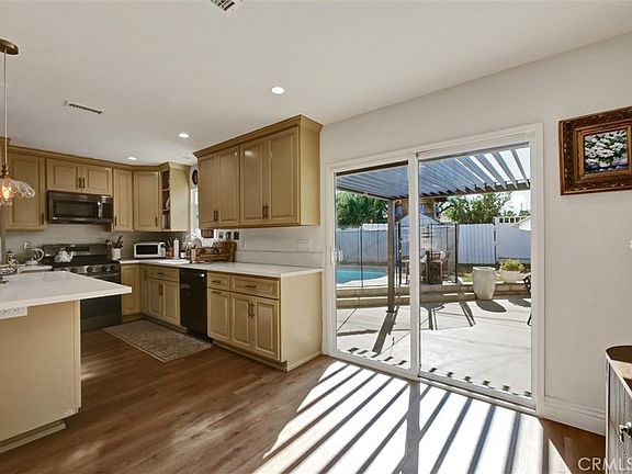 3rd image of 227 Oak Pl