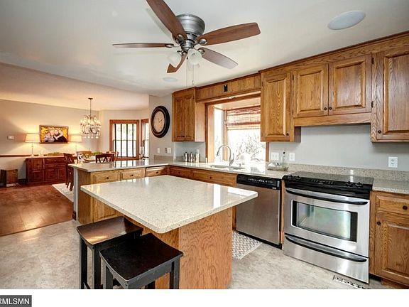 3rd image of 126 Harriet St N