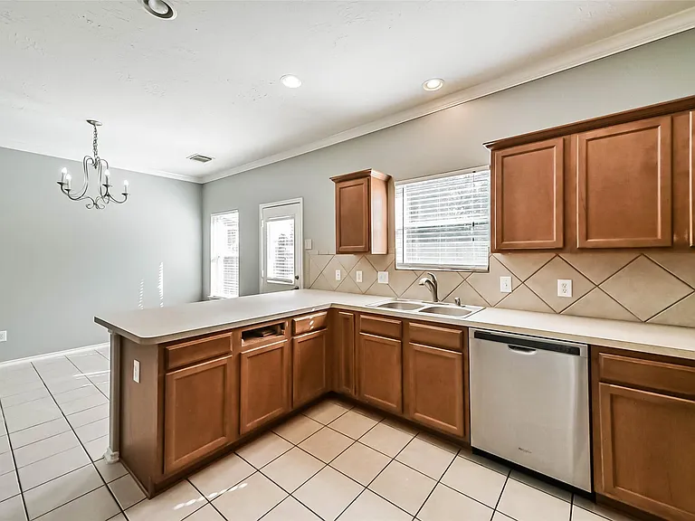 8726 Old Maple Ln — Photo 11