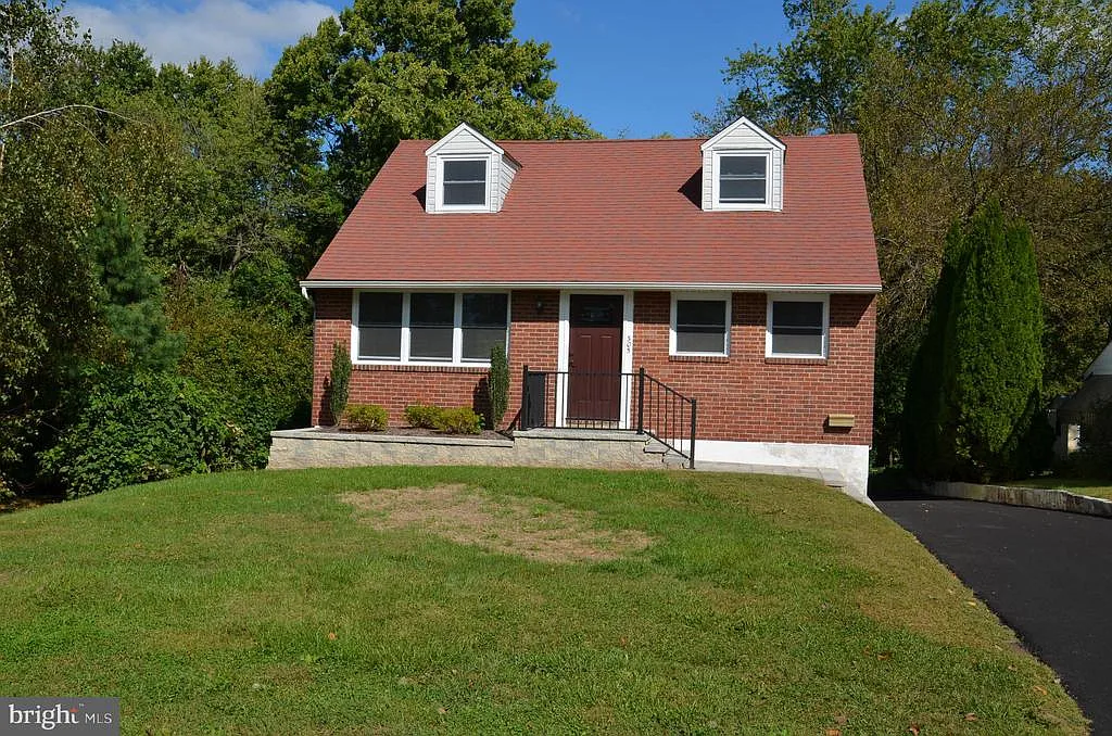 305 Central Ave photo 1