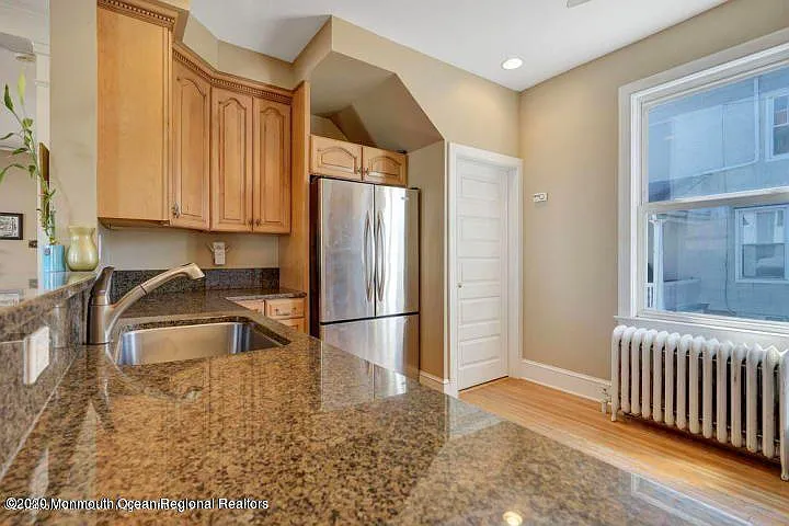 4 bed, 2032 sqft, $2,200 — Photo 4