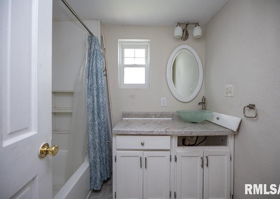 22nd image of 1002 Market St