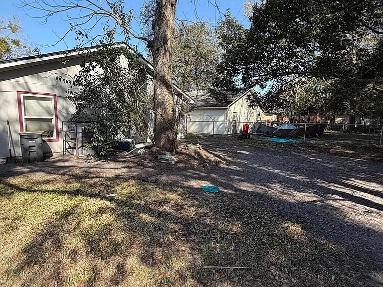 4 bed, 1384 sqft, $1,850 — Photo 3