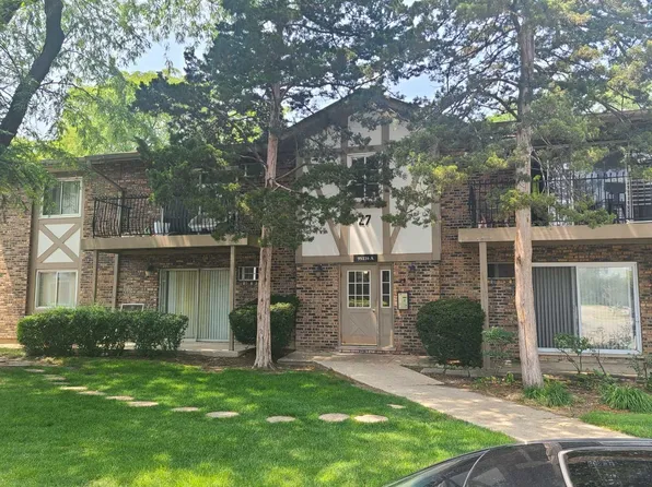 9S116 S Frontage Rd APT 27-101, Willowbrook, IL 60527