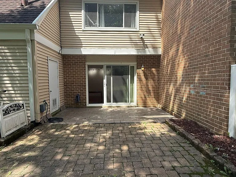1080 Pendleton Ct — Photo 21