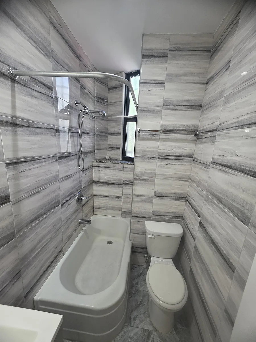 Building Photo - 6606 Forest Ave #1L