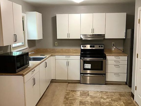 5th image of 176 Woodward St