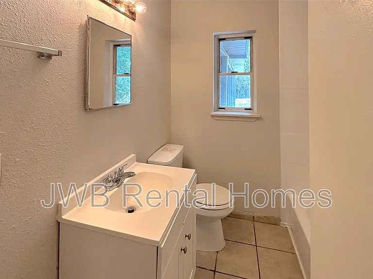 2248 Inwood Cir S — Photo 18