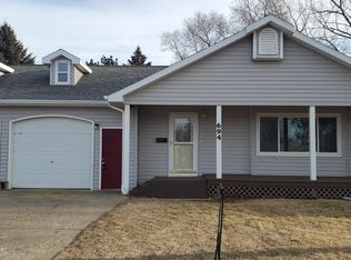 694 9th Ave W, Dickinson, ND 58601
