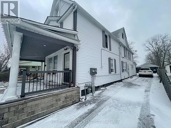 2nd image of 707 Niagara Blvd