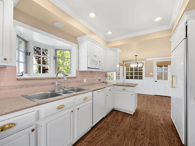 1071 E Avocado Crest Rd — Photo 5