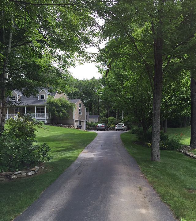2nd image of 15 Laurie Ln