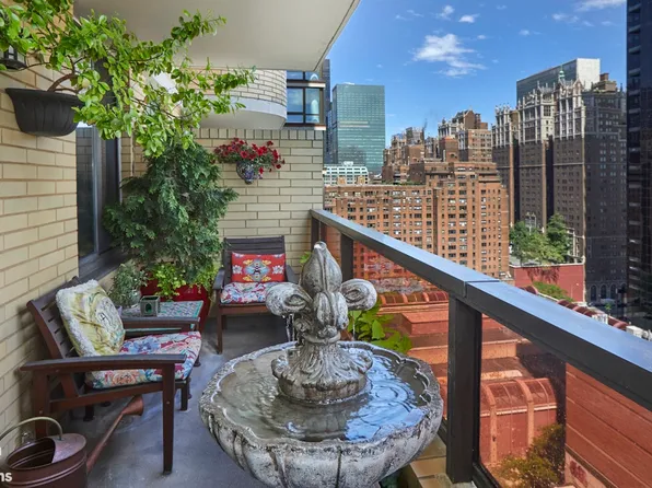 311 East 38th Street image 5 of 24