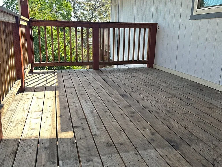 1441 Pleasant St — Photo 23