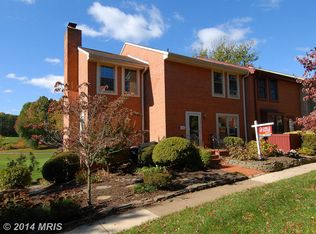 2152 Golf Course Dr, Reston, VA 20191