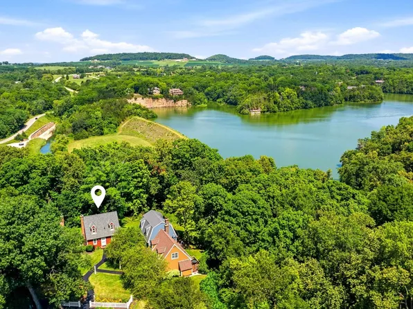 28 Thatcher Ln, Galena, IL 61036