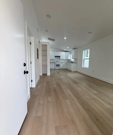 700 Blake Rd — Photo 2